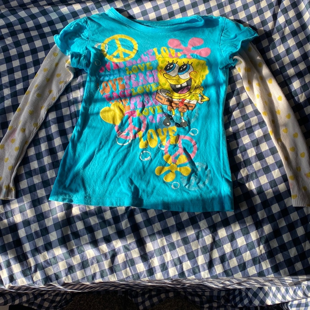 Selling a sponge bob shirt for kids